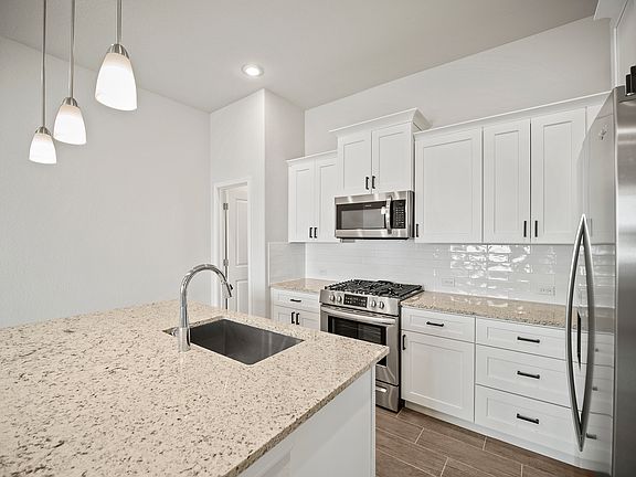 4th image of 136 Caterpillar Ln