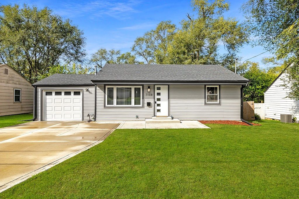 7108 SW 15th St, Des Moines, IA 50315 | Zillow