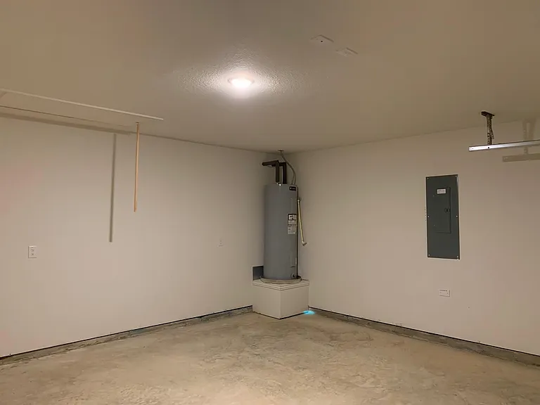 413 E Hull St — Photo 22