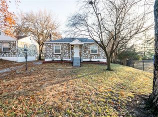 8266 Montreal Dr, Saint Louis, MO 63132