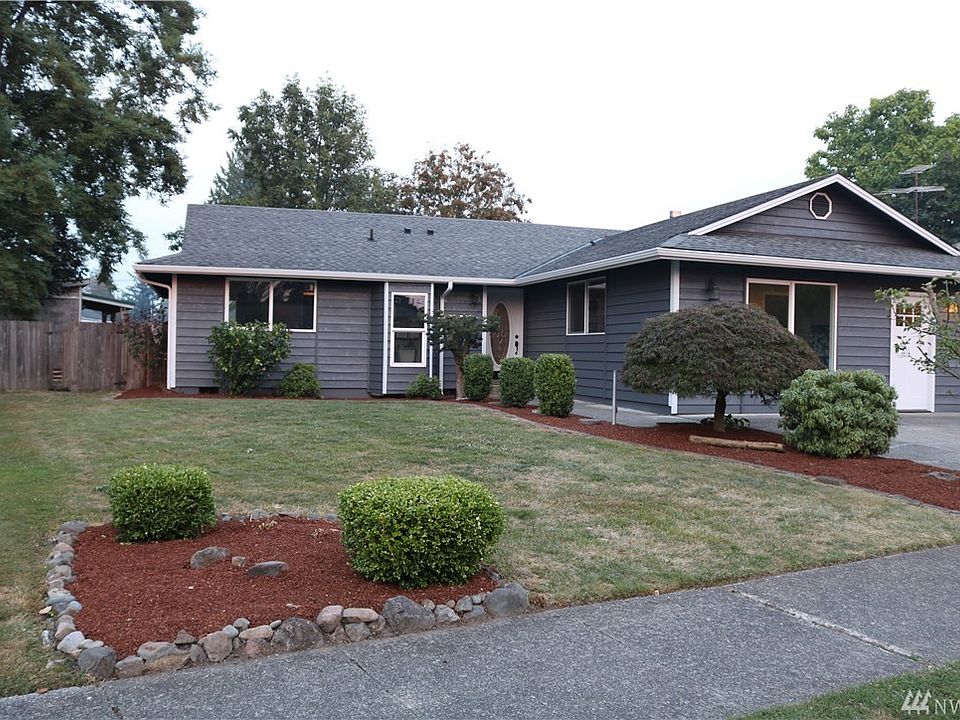 Remodeled rambler in the heart of Enumclaw!