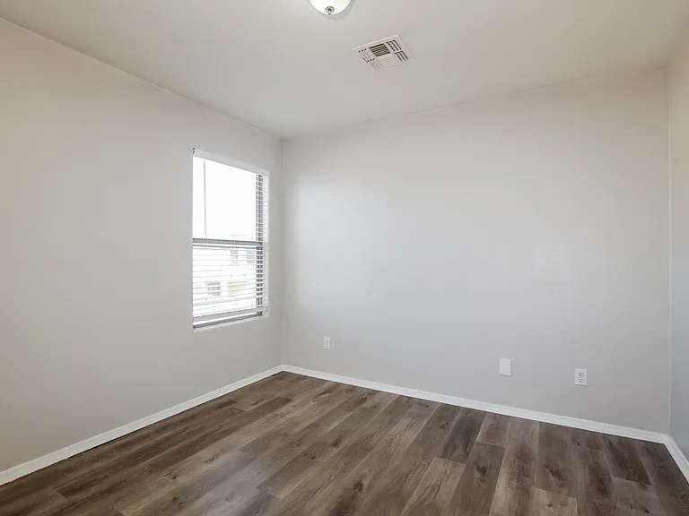 18538 W Fairway Dr — Photo 12