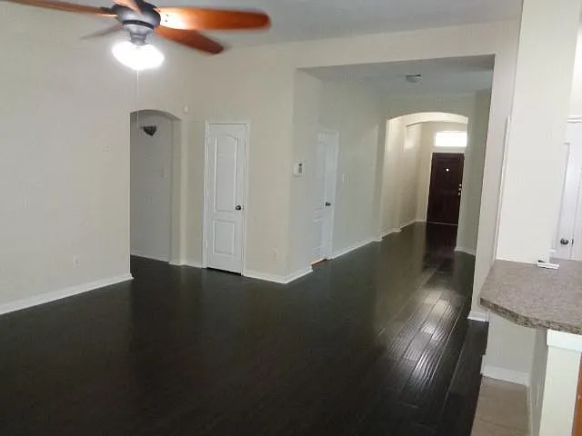 3 bed, 2.0 bath, 1613 sqft, $1,795 — Photo 2