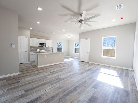 3rd image of 1032 Springview Ln