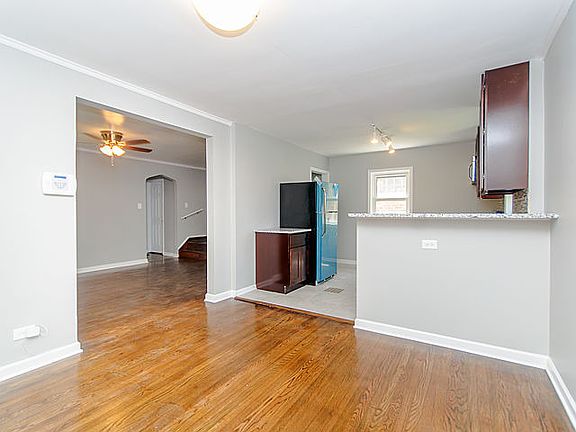 3rd image of 10512 S Eberhart Ave
