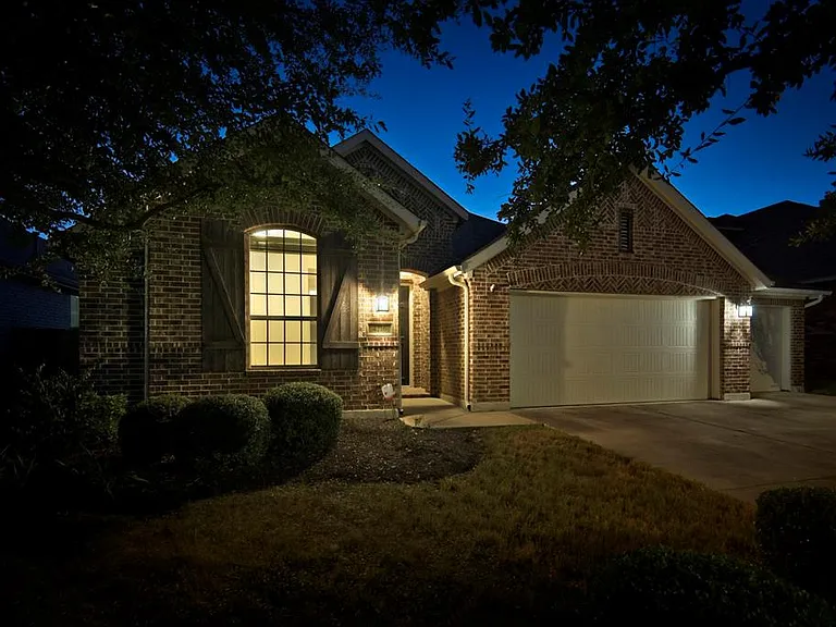4216 Hannover Way — Photo 3