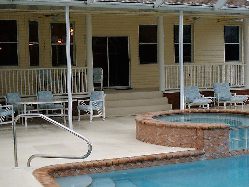 Large pool, lanai and spa