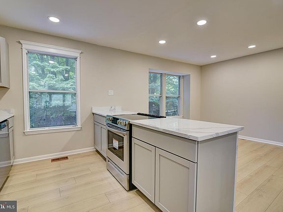5th image of 9599 Pierrpont St
