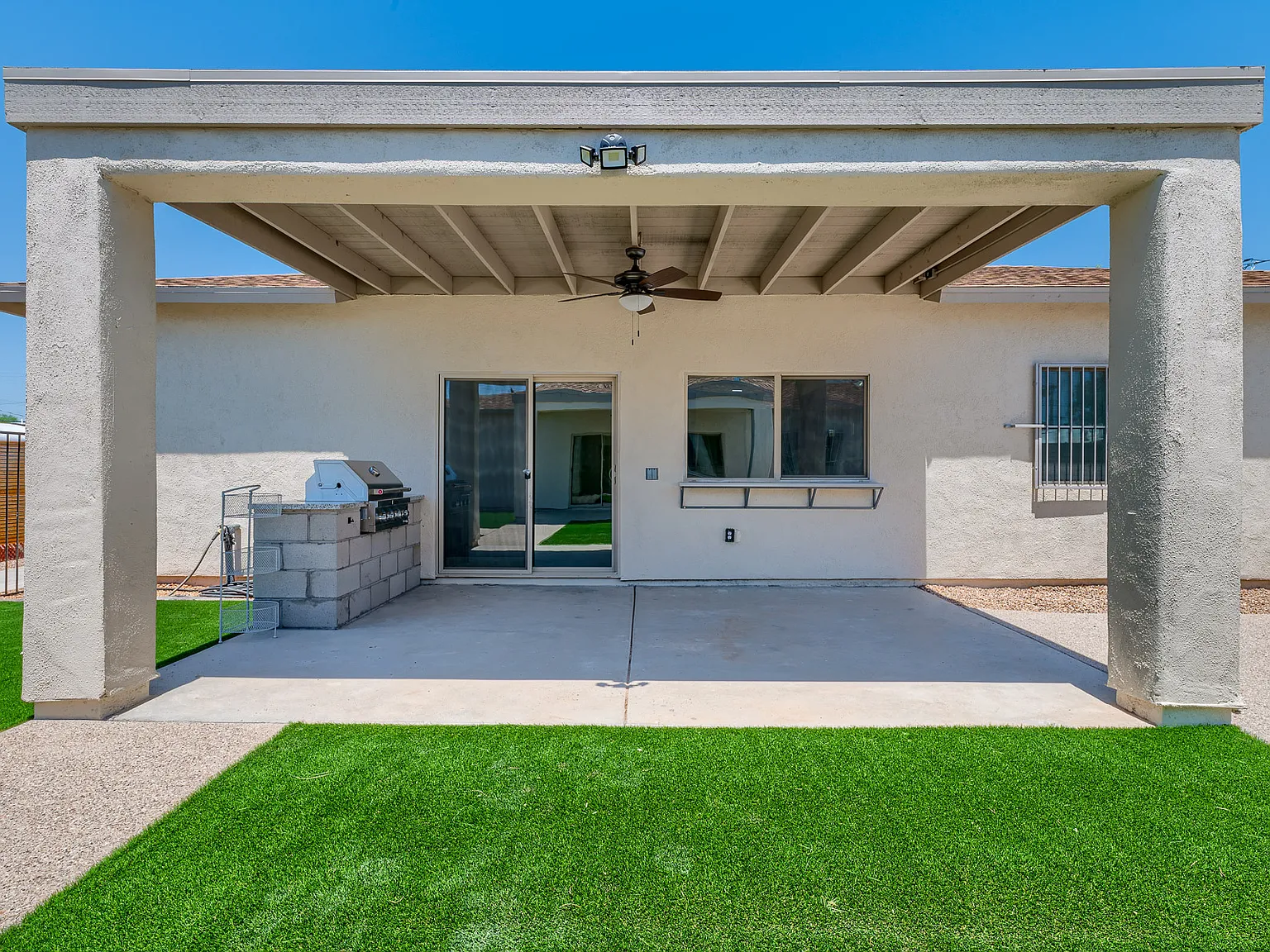 1613 E Hedrick Dr — Photo 2