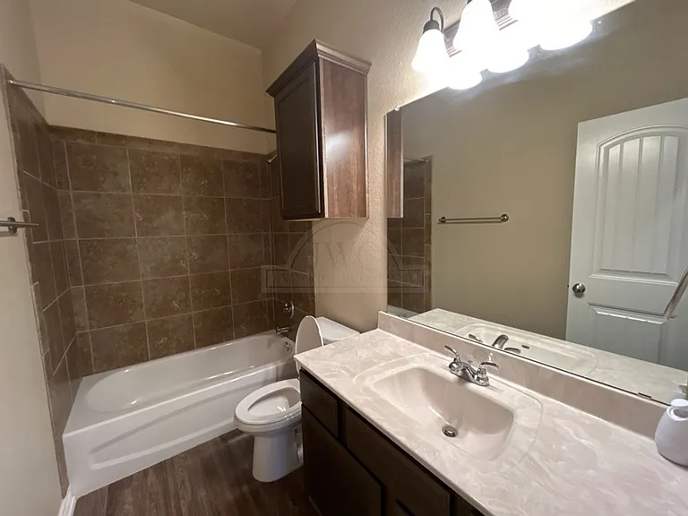 2109 Martin Luther King Jr Blvd — Photo 14