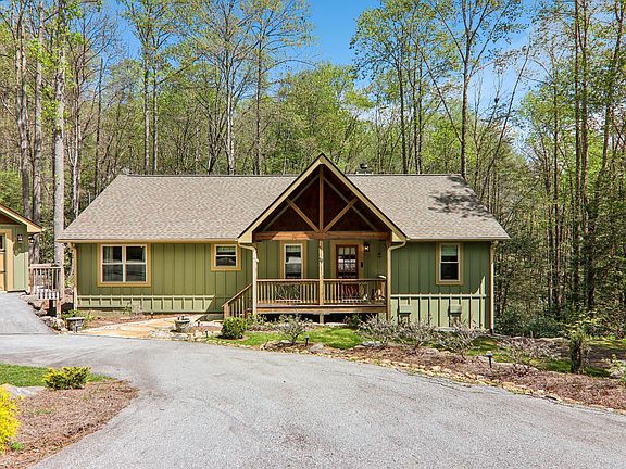 3rd image of 15 Spruce Court