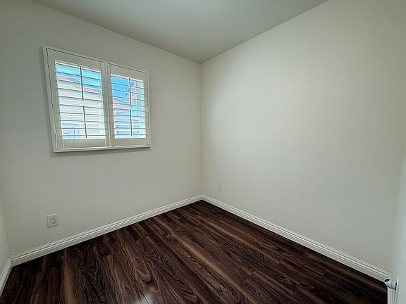 4th image of 2543 Parkway Dr