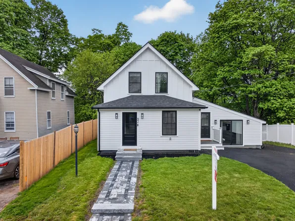 52 High St, Hudson, MA 01749