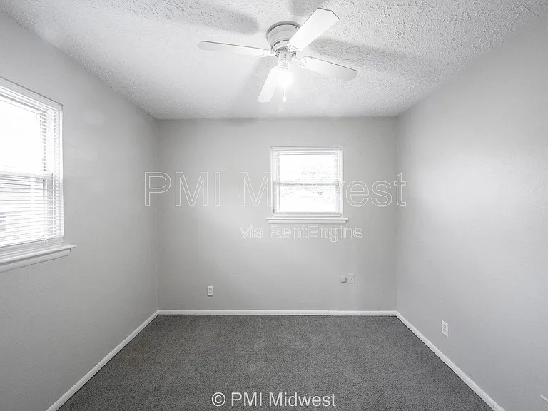 316 S Kenmore Rd — Photo 18