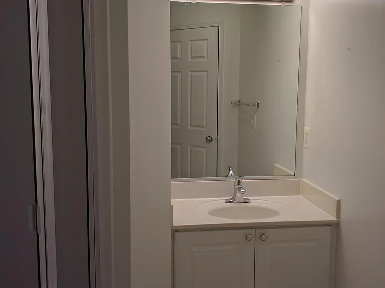 Full bathroom #2 (near bedroom #2)