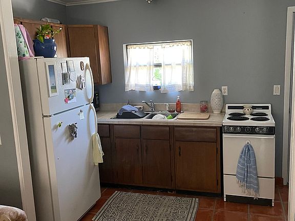 4th image of 110 Belmont Ave #A