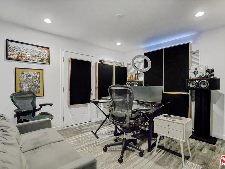 4110 Vanetta Pl — Photo 33