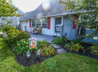 41 Canoe Birch Rd, Levittown, PA 19057