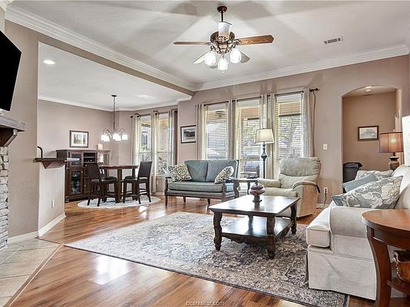3rd image of 3910 Latinne Ln