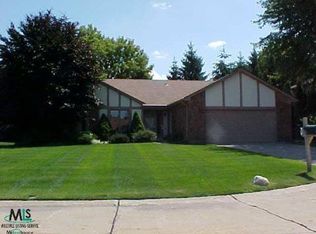 15922 S Princeton Ct, Fraser, MI 48026