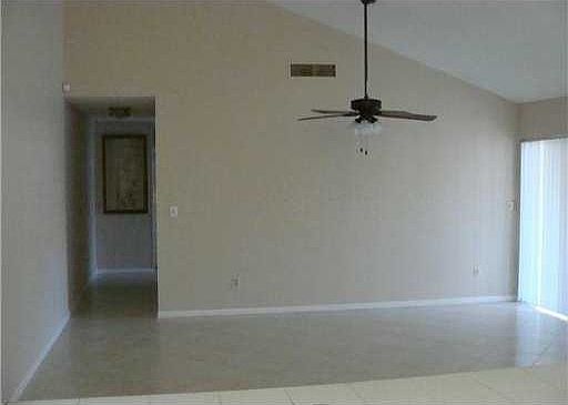 5th image of 1040 Summit Place Cir
