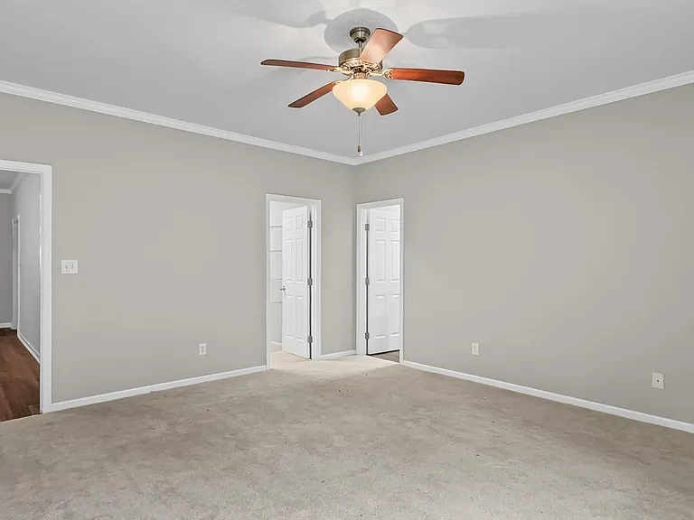 141 Canterbury Dr — Photo 18