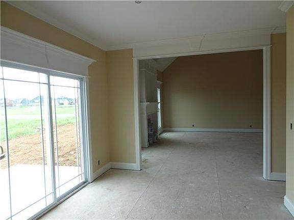 4th image of 4921 General Eisenhower Dr