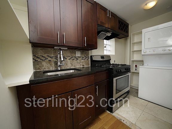 5th image of 2515 Crescent St APT 8B