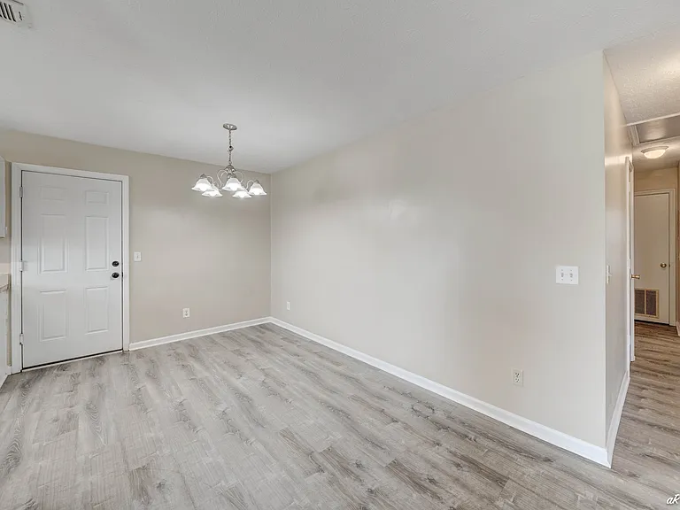 3722 Burnham Way — Photo 9