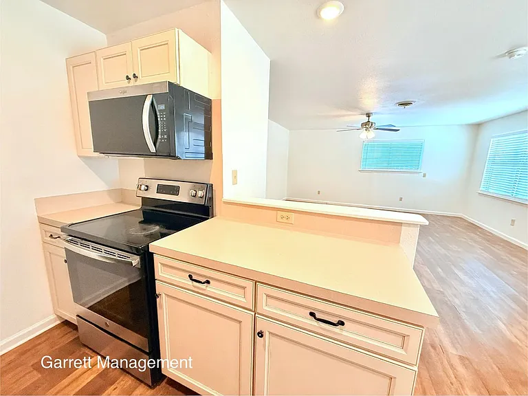 205 1/2 S Broad St — Photo 7