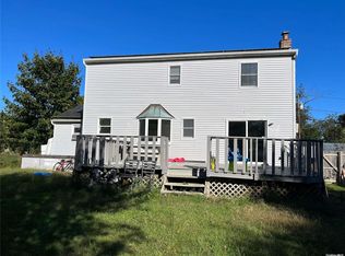 27 Calverton Ct, Calverton, NY 11933