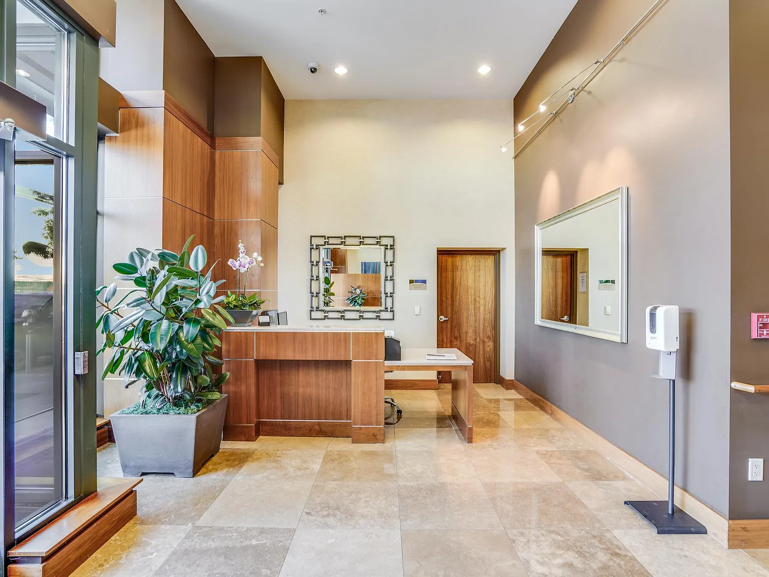 2 bed, 1278 sqft, $7,000 — Photo 2