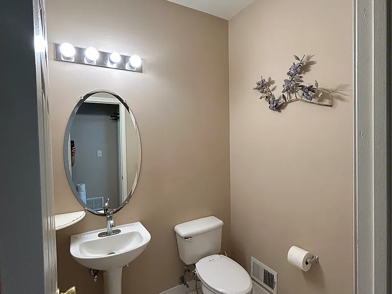 240 Kensington Dr — Photo 24