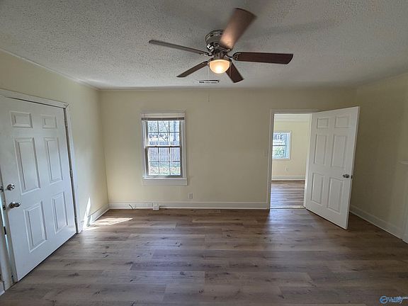 3rd image of 1821 7th St SE