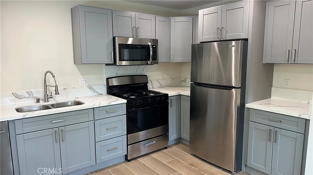 2 bed, 900 sqft, $2,800 — Photo 1