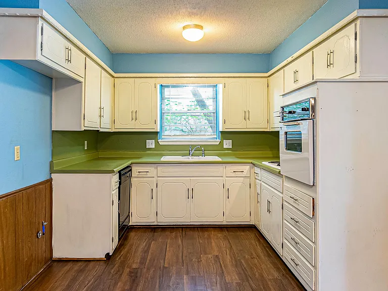 1105 Ridgeway Dr — Photo 5