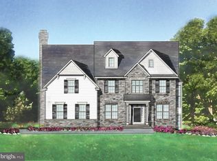 2 Hamlet Cir, Berwyn, PA 19312