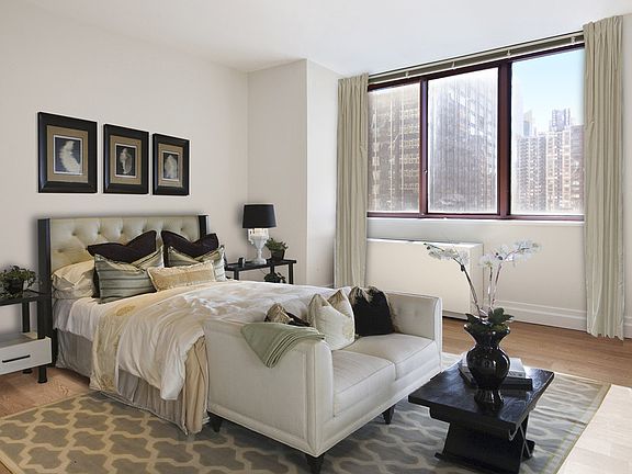 2nd image of 261 W 52nd St