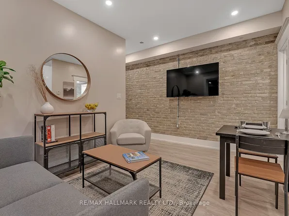 216 Seaton St #1, Toronto, ON M5A 2T4
