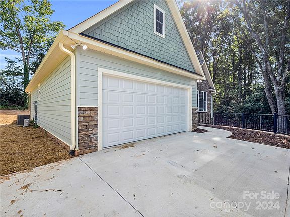 3rd image of 137 Quail Hollow Dr