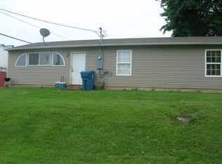 204 W Davis St, Stockton, MO 65785