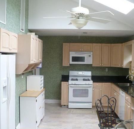 3rd image of 141 Park Ave
