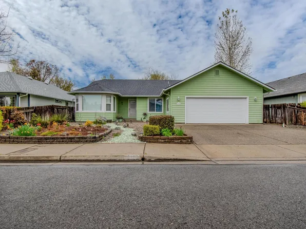 1910 SW J St, Grants Pass, OR 97526