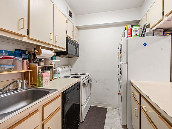 3rd image of 43-49 Van Wagenen Ave APT 6A