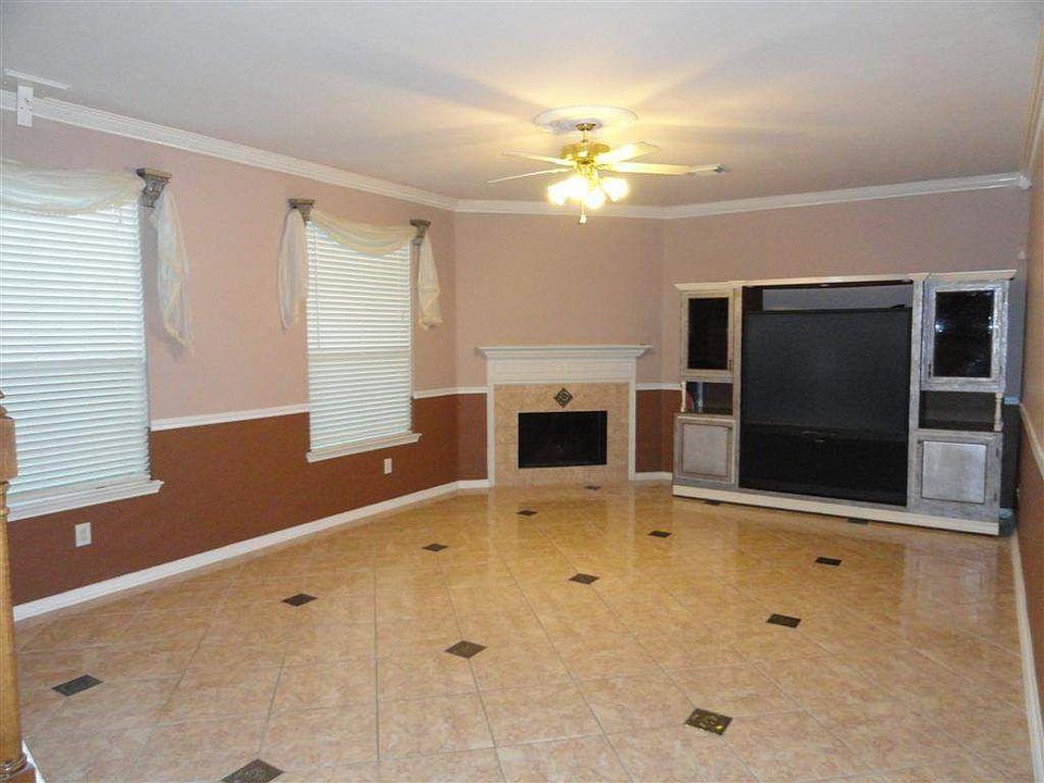2nd image of 8915 Gaslight Village Dr