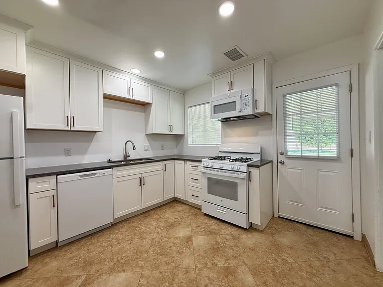 1514 W Rovey Ave — Photo 11