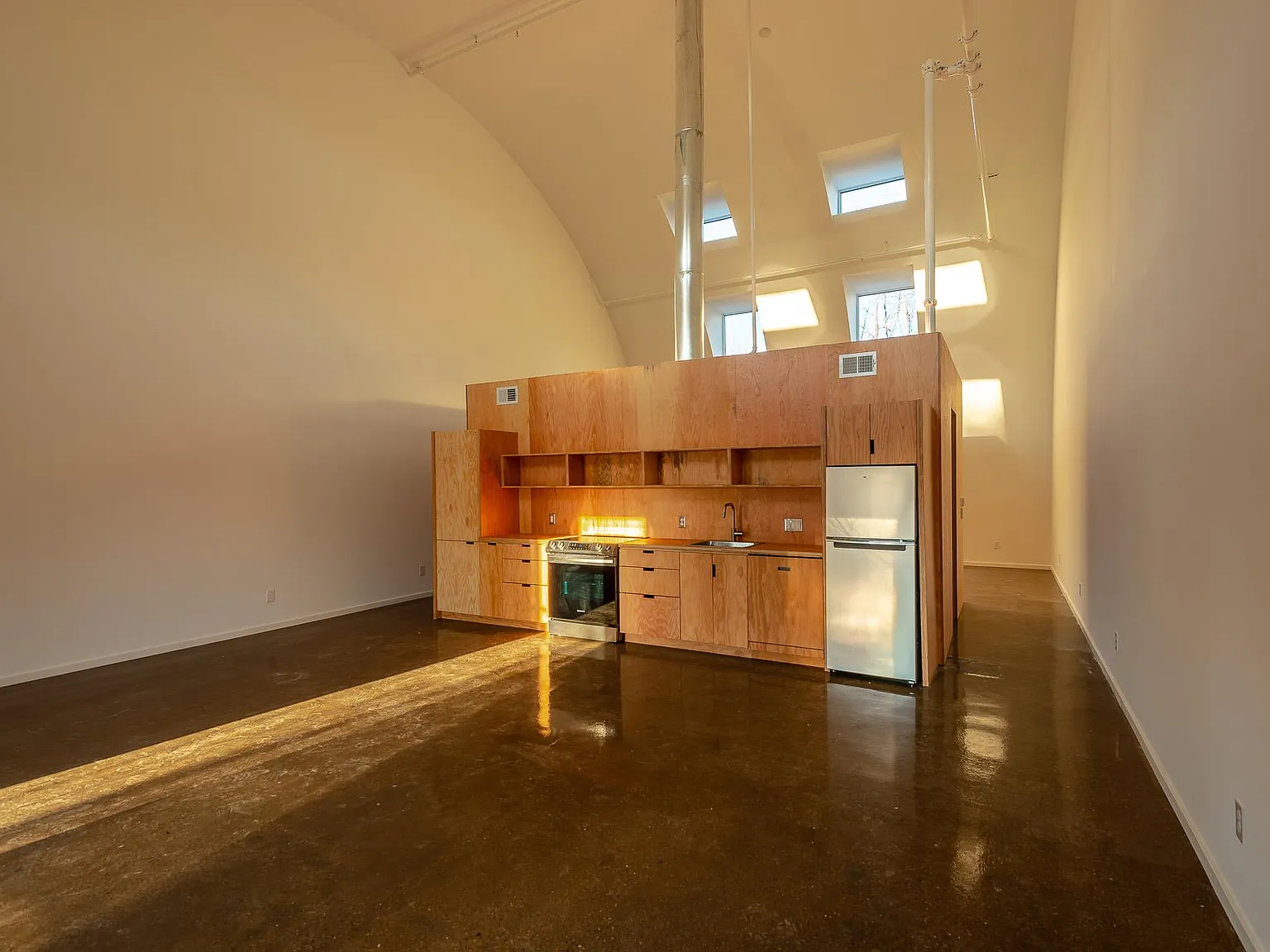 Studio, 1300 sqft, $2,000 — Photo 2