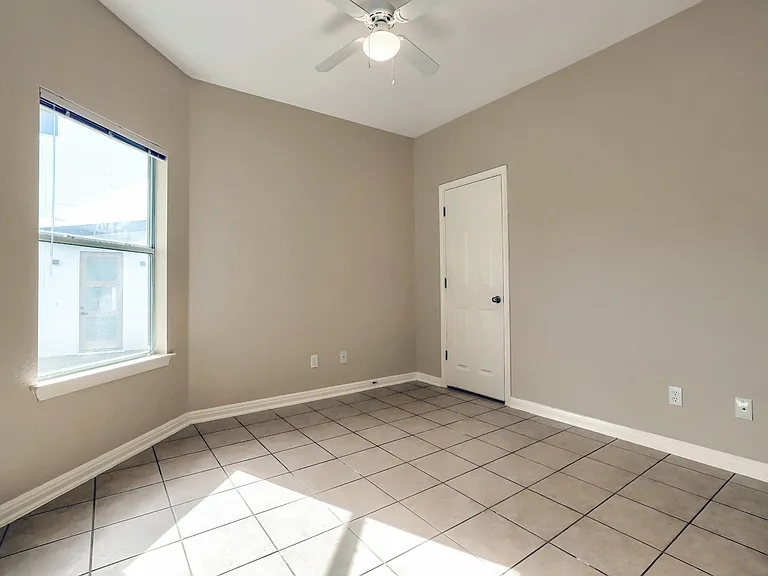 21501 Boggy Ford Rd #B — Photo 18