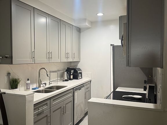 3rd image of 1828 Camden Ave APT 103