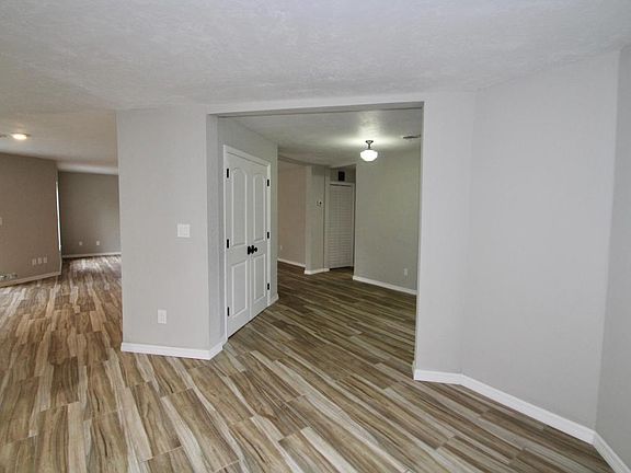 5th image of 104 E Avenue C